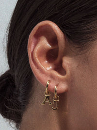The Plain Metal Hoops with Initial Charms [Vintage] View 7