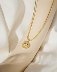 Louis Vuitton® Loulougram Necklace Golden. Size