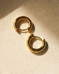 Plain Amalfi Huggies- Gold View 4